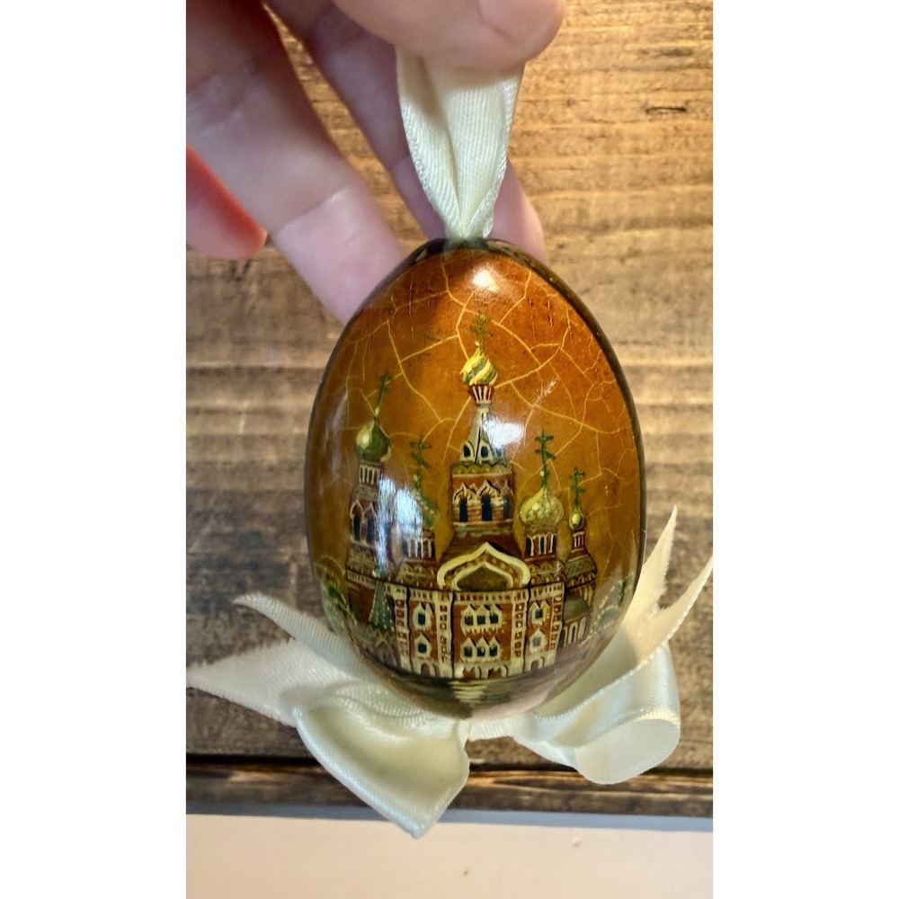 Vintage Russian lacquer egg Ornament hand-painted scene of a Moscow cathedral